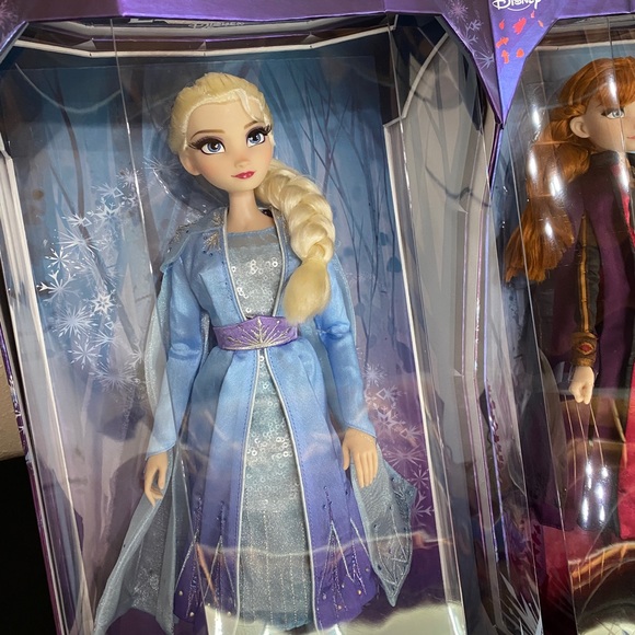 Disney Store Frozen 2 Elsa and Anna Limited Edition Doll collectable - Picture 2 of 9